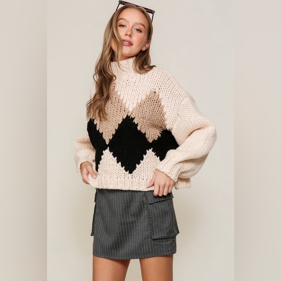 NWT chunky knit sweater.l - Picture 3 of 5